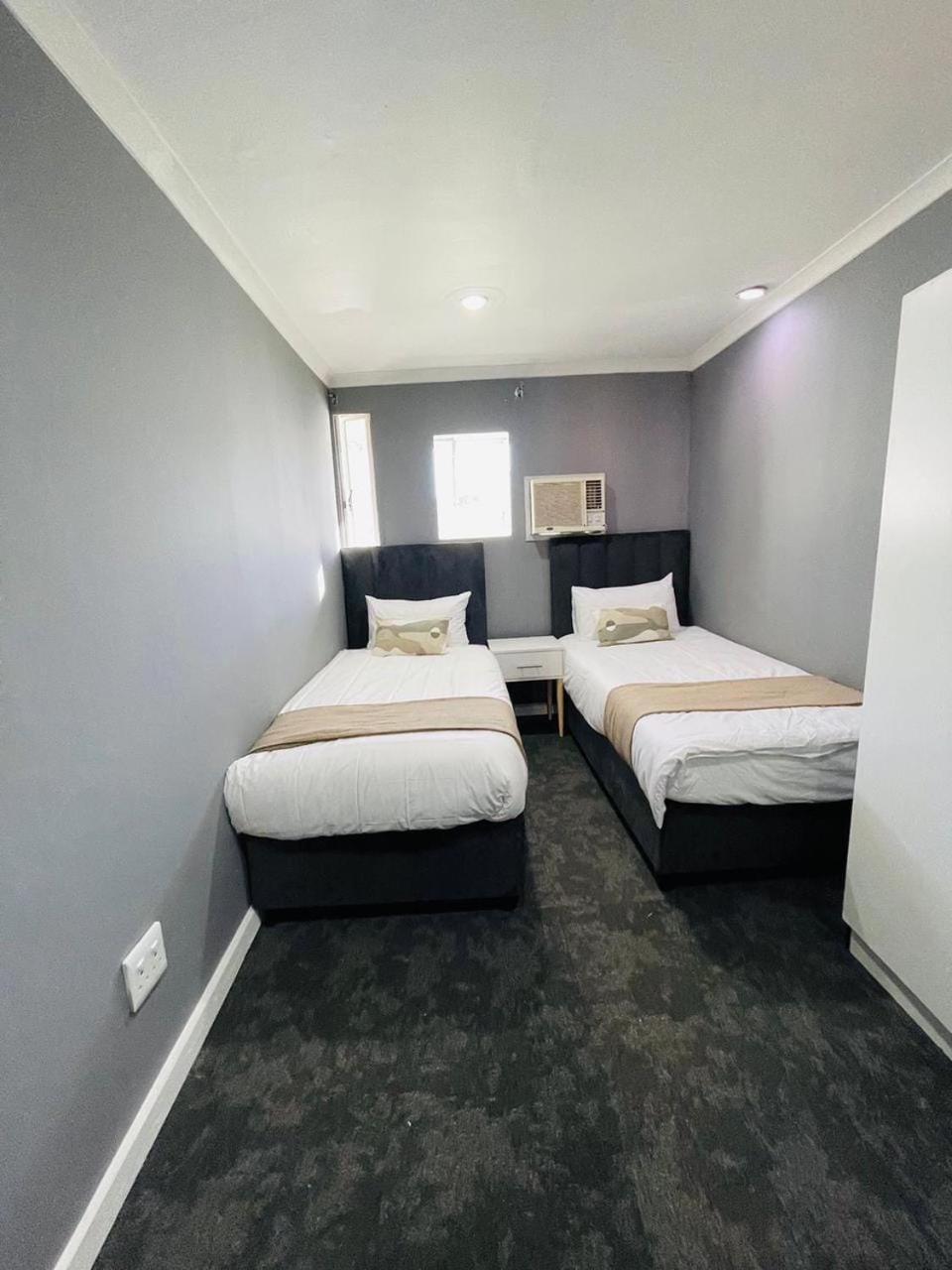 Parow City -Star Legend Lodge Kaapstad Buitenkant foto