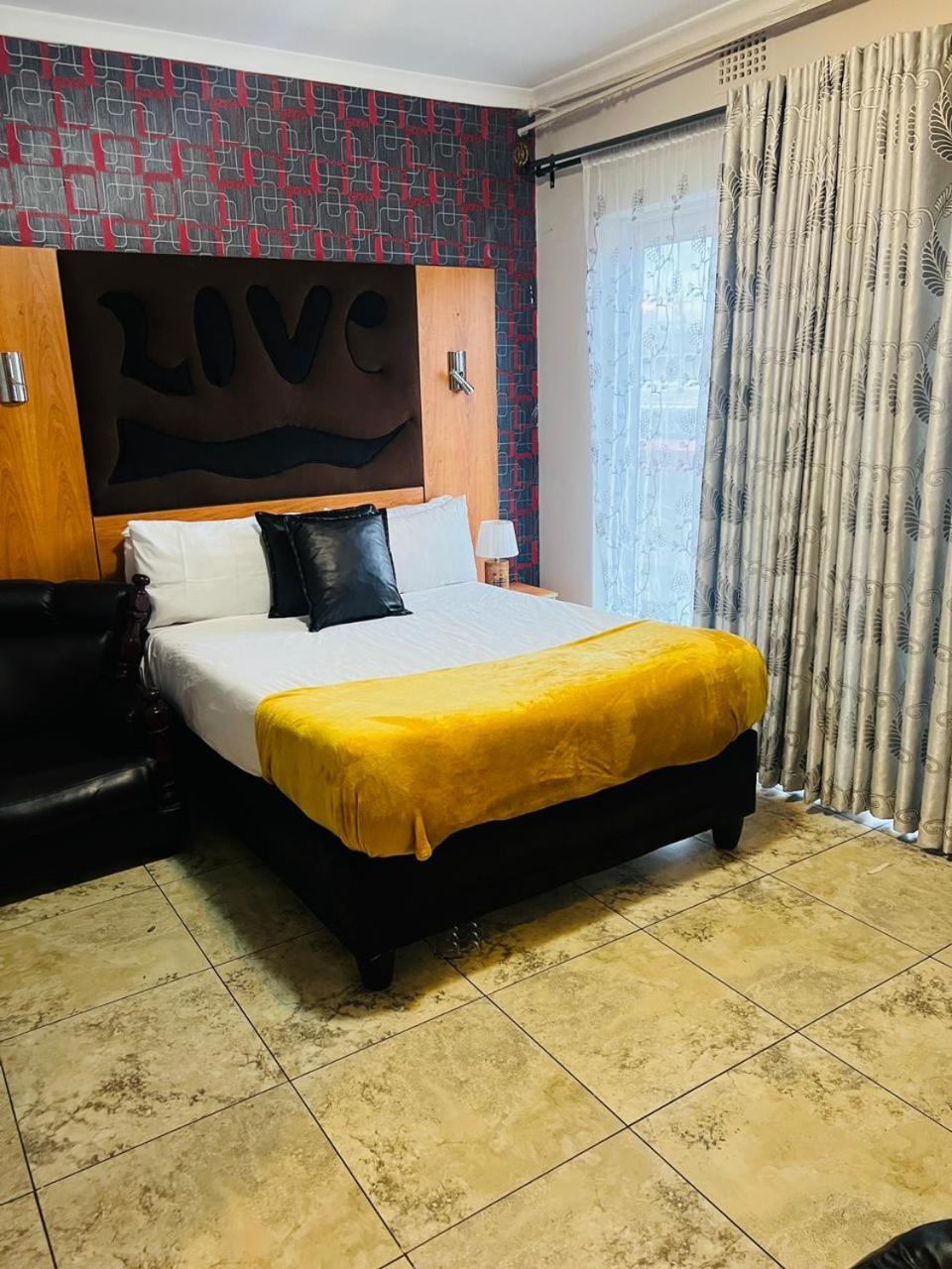 Parow City -Star Legend Lodge Kaapstad Buitenkant foto